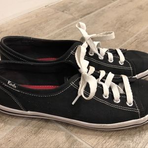 Kid tennis shoes  Size 8.0